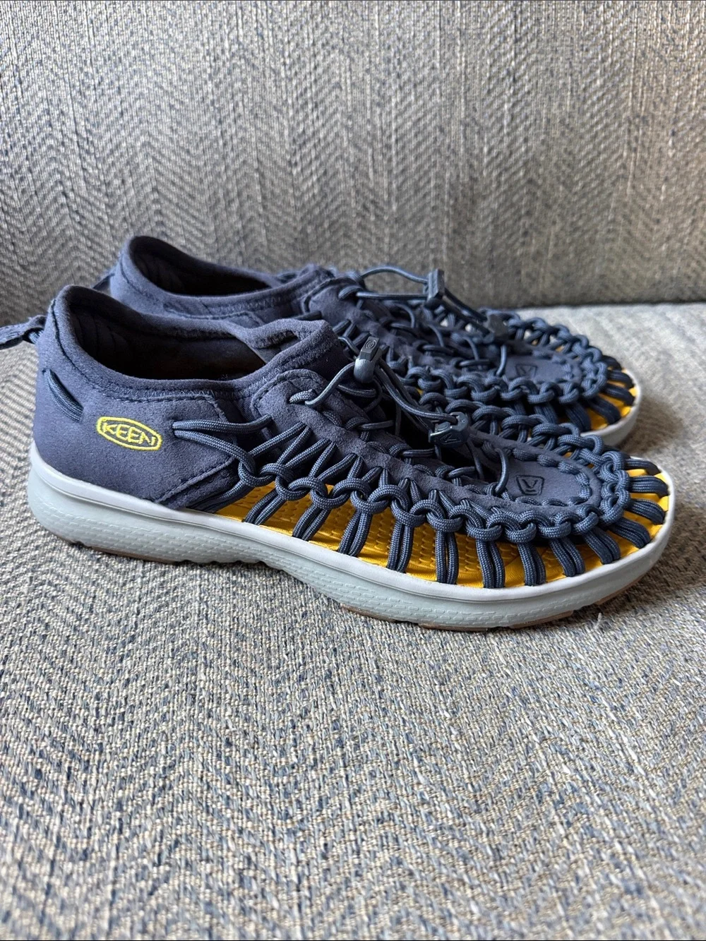 Keen Uneek O2 Youth Sandals Size: 4